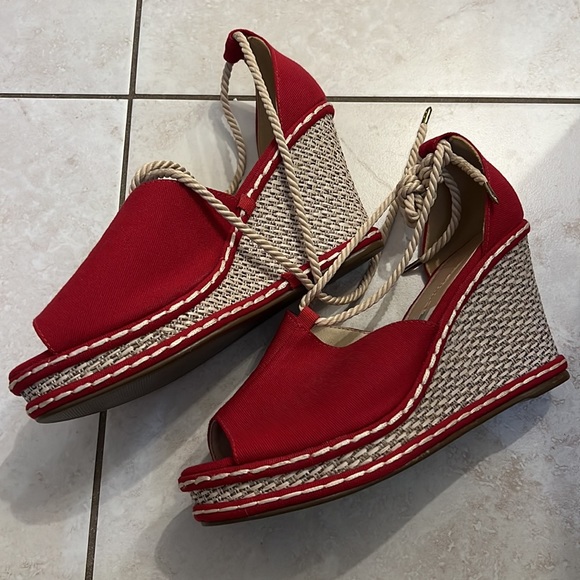 Constance Sandal. Made in Brazil. Wedges/Heel with self strap, open toe. - Picture 2 of 8